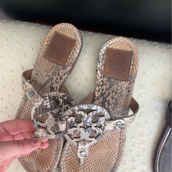 Tory Burch Miller Sandal Grey Snake Skin Size 7 - Picture 2 of 4